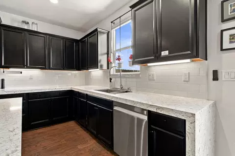 Kitchen - 1655 Cady Ln, Ripon, CA 95366 photo 7 of 8