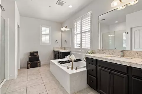 Bath - 1655 Cady Ln, Ripon, CA 95366 photo 3 of 4