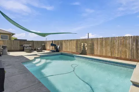 Exterior - 1655 Cady Ln, Ripon, CA 95366 photo 3 of 5