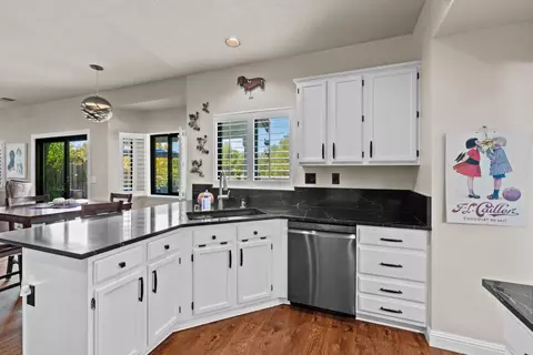 Kitchen - 2615 Swindon Ct, Rocklin, CA 95765 photo 2 of 4