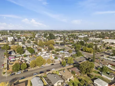 View/Area - 315 S J St, Madera, CA 93637 photo 7 of 12