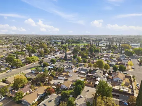 View/Area - 315 S J St, Madera, CA 93637 photo 10 of 12