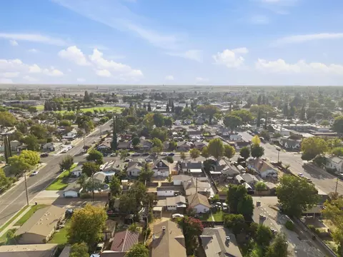 View/Area - 315 S J St, Madera, CA 93637 photo 9 of 12