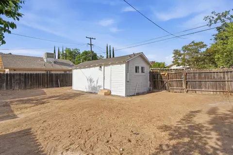 Exterior - 315 S J St, Madera, CA 93637 photo 10 of 10