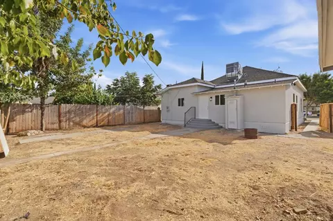 Exterior - 315 S J St, Madera, CA 93637 photo 6 of 10