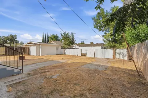 Exterior - 315 S J St, Madera, CA 93637 photo 4 of 10