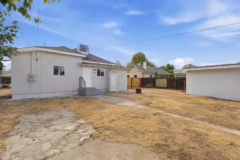 Exterior - 315 S J St, Madera, CA 93637 photo 7 of 10
