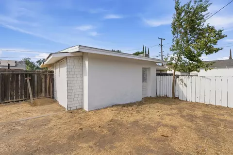 Exterior - 315 S J St, Madera, CA 93637 photo 8 of 10
