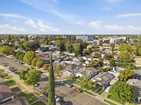 View/Area - 315 S J St, Madera, CA 93637 photo 4 of 12