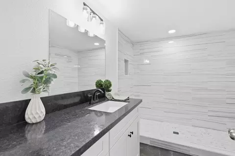 Bath - 315 S J St, Madera, CA 93637 photo 2 of 4