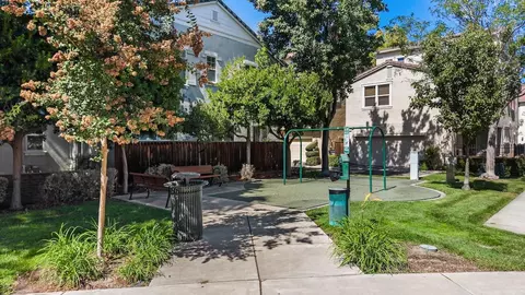 Exterior - 1121 Andreas Ln, Tracy, CA 95376 photo 8 of 9