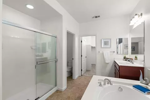 Bath - 1121 Andreas Ln, Tracy, CA 95376 photo 4 of 6