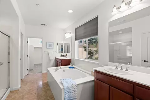 Bath - 1121 Andreas Ln, Tracy, CA 95376 photo 2 of 6