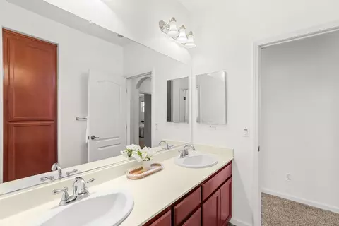 Bath - 1121 Andreas Ln, Tracy, CA 95376 photo 6 of 6