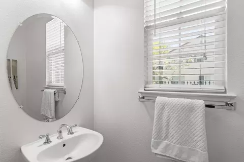 Bath - 1121 Andreas Ln, Tracy, CA 95376 photo 1 of 6