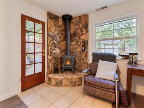 Entry Way - 16419 Meadow Rd, Sutter Creek, CA 95685 photo 2 of 2