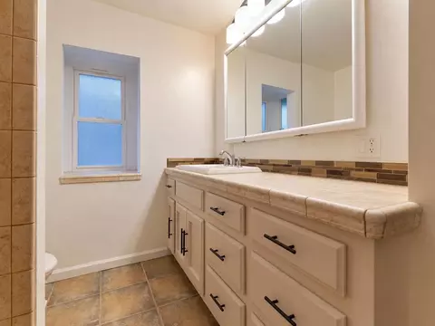 Bath - 16419 Meadow Rd, Sutter Creek, CA 95685 photo 1 of 2