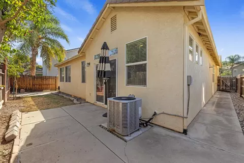 Exterior - 1317 Derby Dr, Merced, CA 95348 photo 2 of 5