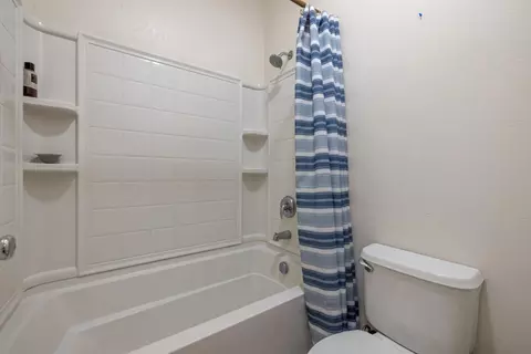 Bath - 1317 Derby Dr, Merced, CA 95348 photo 2 of 3