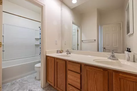 Bath - 1317 Derby Dr, Merced, CA 95348 photo 1 of 3