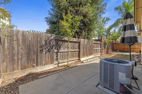 Exterior - 1317 Derby Dr, Merced, CA 95348 photo 3 of 5