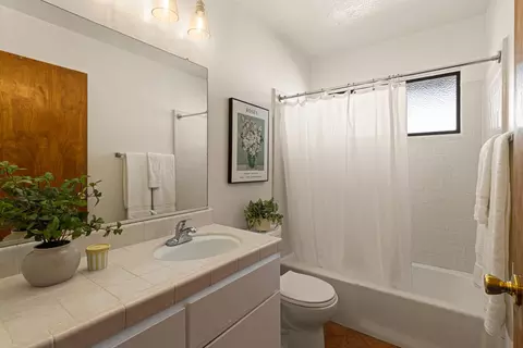 Bath - 2542 Overhill Ln, Davis, CA 95616 photo 1 of 1