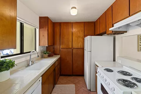 Kitchen - 2542 Overhill Ln, Davis, CA 95616 photo 2 of 4