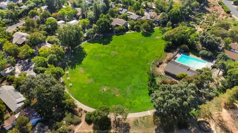 View/Area - 2542 Overhill Ln, Davis, CA 95616 photo 2 of 3