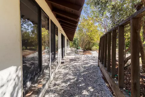 Exterior - 2542 Overhill Ln, Davis, CA 95616 photo 4 of 9