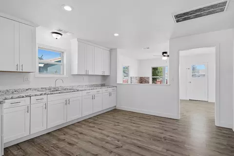 Entry Way - 815 Kerr, Modesto, CA 95354 photo 1 of 3