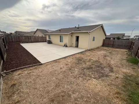 Exterior - 785 Dean Ct, Merced, CA 95341 photo 3 of 4