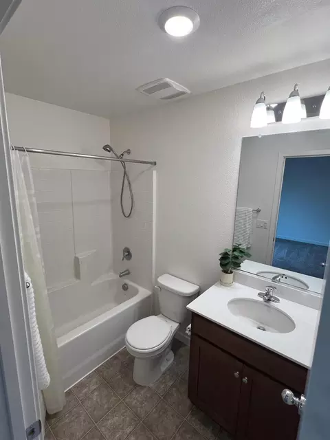 Bath - 785 Dean Ct, Merced, CA 95341 photo 2 of 3