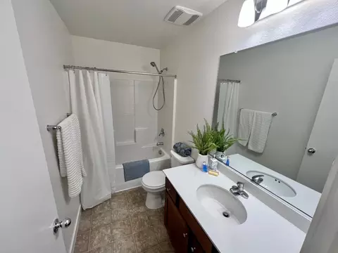 Bath - 785 Dean Ct, Merced, CA 95341 photo 1 of 3