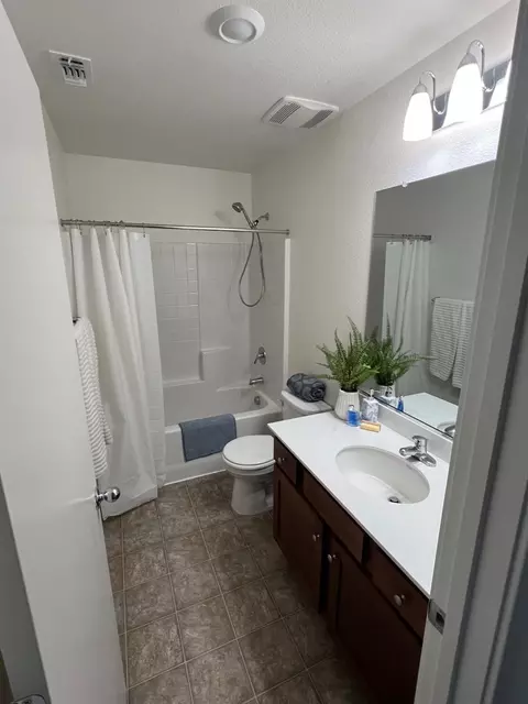 Bath - 785 Dean Ct, Merced, CA 95341 photo 3 of 3