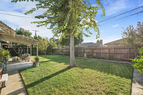 Exterior - 541 S Rose St, Lodi, CA 95240 photo 6 of 14