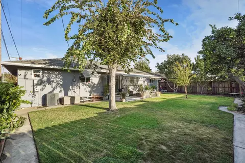 Exterior - 541 S Rose St, Lodi, CA 95240 photo 7 of 14