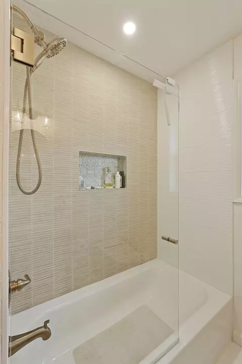 Bath - 541 S Rose St, Lodi, CA 95240 photo 5 of 5