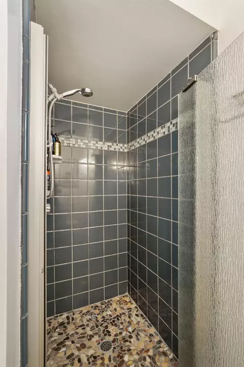 Bath - 541 S Rose St, Lodi, CA 95240 photo 2 of 5