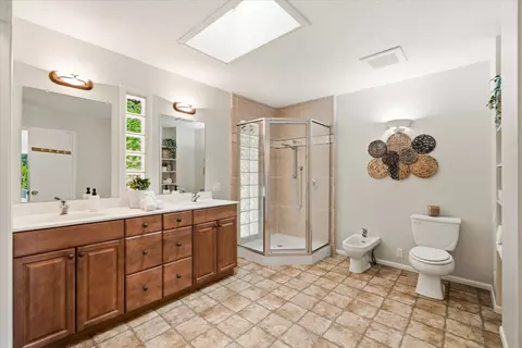 Bath - 13748 Marin Pl, Grass Valley, CA 95949 photo 1 of 4