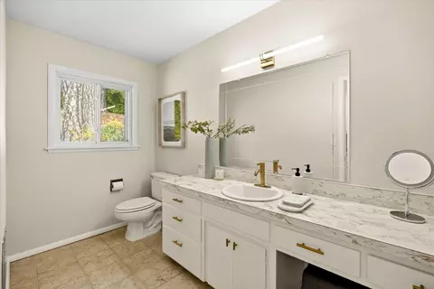Bath - 13748 Marin Pl, Grass Valley, CA 95949 photo 2 of 4