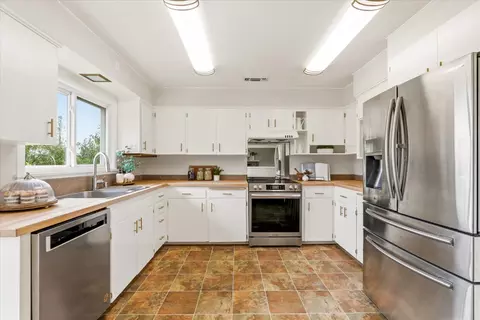 Kitchen - 13748 Marin Pl, Grass Valley, CA 95949 photo 2 of 4
