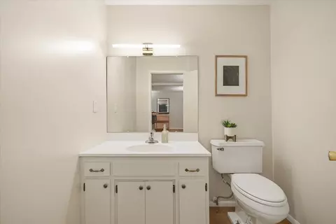 Bath - 13748 Marin Pl, Grass Valley, CA 95949 photo 3 of 4