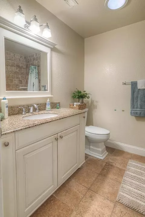 Bath - 3330 Meadow Ct, Rescue, CA 95672 photo 1 of 4