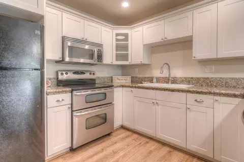 Kitchen - 3330 Meadow Ct, Rescue, CA 95672 photo 3 of 3