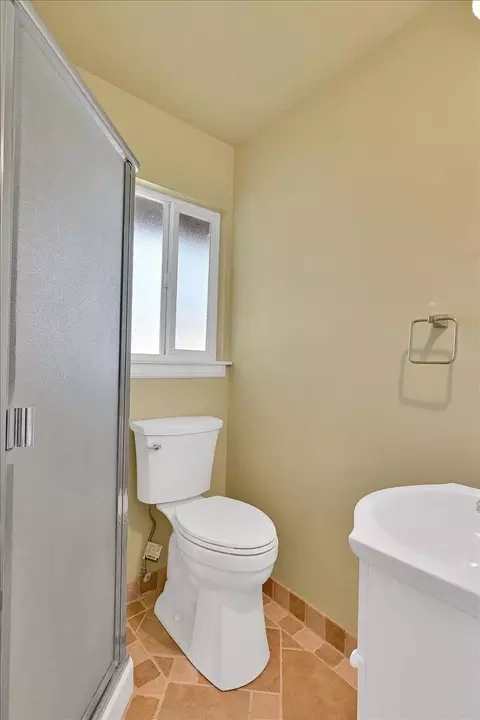 Bath - 2268 Madrone St, Sutter, CA 95982 photo 4 of 8