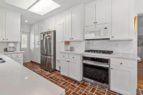 Kitchen - 1212 Brady Ave, Modesto, CA 95350 photo 3 of 4