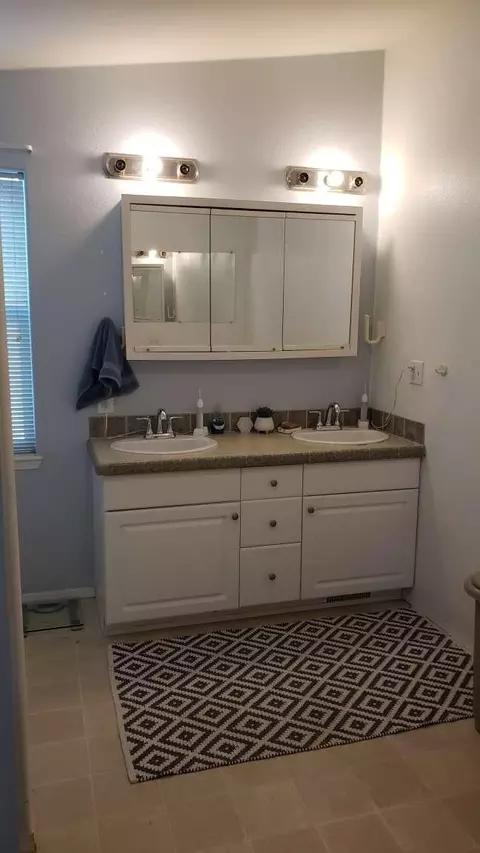 Bath - 421 E First St, Dorris, CA 96023 photo 1 of 3