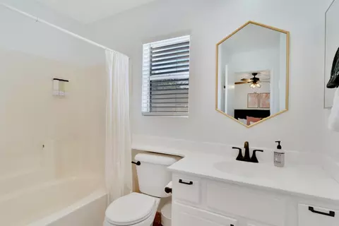Bath - 83347 Mango Walk, Indio, CA 92201 photo 1 of 2