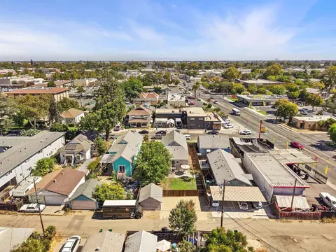 View/Area - 237 S Pleasant Ave, Lodi, CA 95240 photo 3 of 4