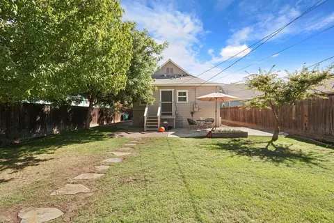 Exterior - 237 S Pleasant Ave, Lodi, CA 95240 photo 6 of 13